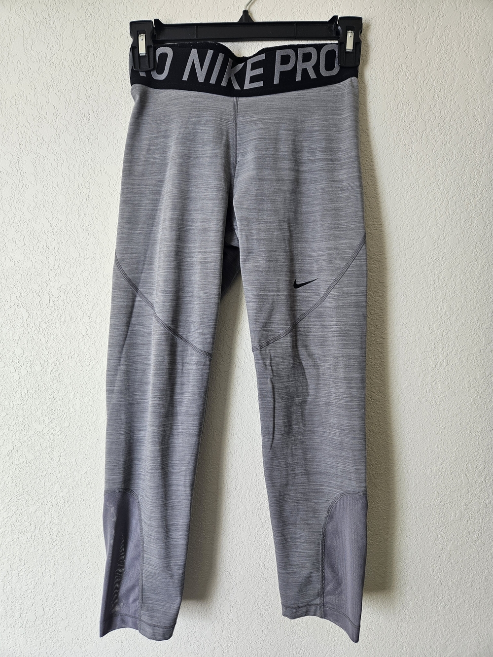 Nike Pro Gray Athletic Cropped Leggings with Black Waistband